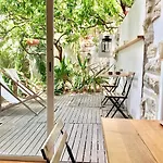 Cozy With Private Terrace 公寓 *
