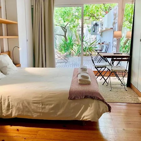 Cozy With Private Terrace 아파트